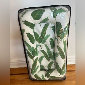 Dockatot Deluxe Banana leaves. Like new!